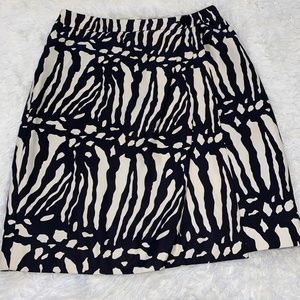 Ann Taylor Wrap Style Skirt in Excellent Condition in Black and Cream Sz…